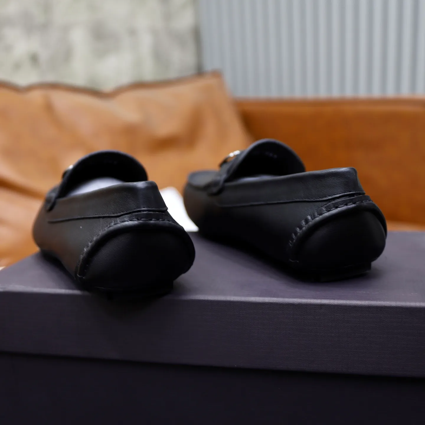 Men's shoes: 640💰VALENTINO, made of imported cowhide with imported water-dyed cow lining, iconic hardware and iconic wear-resistant outsole. 38-45 (customized at 45) VALENTINO packaging All orders enjoy the brand’s iconic product packaging